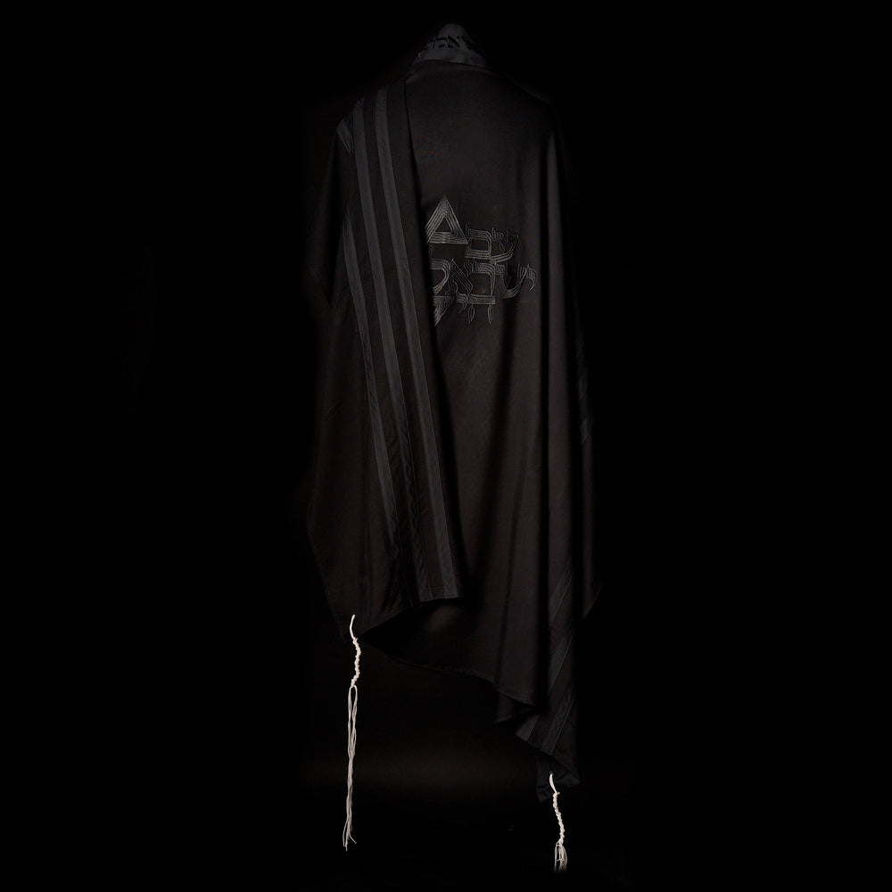 #color_suprem-black