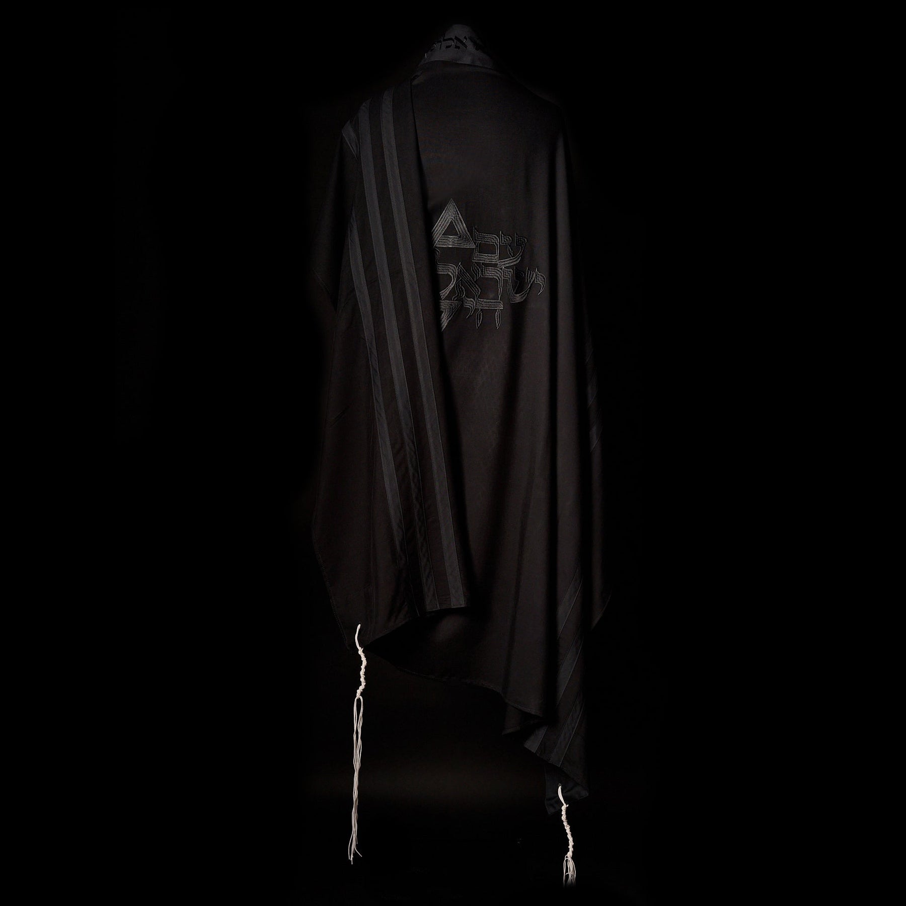 #color_suprem-black