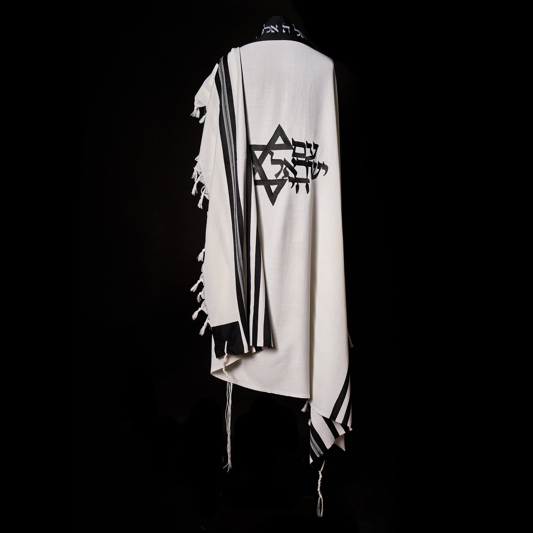 #color_white-and-black