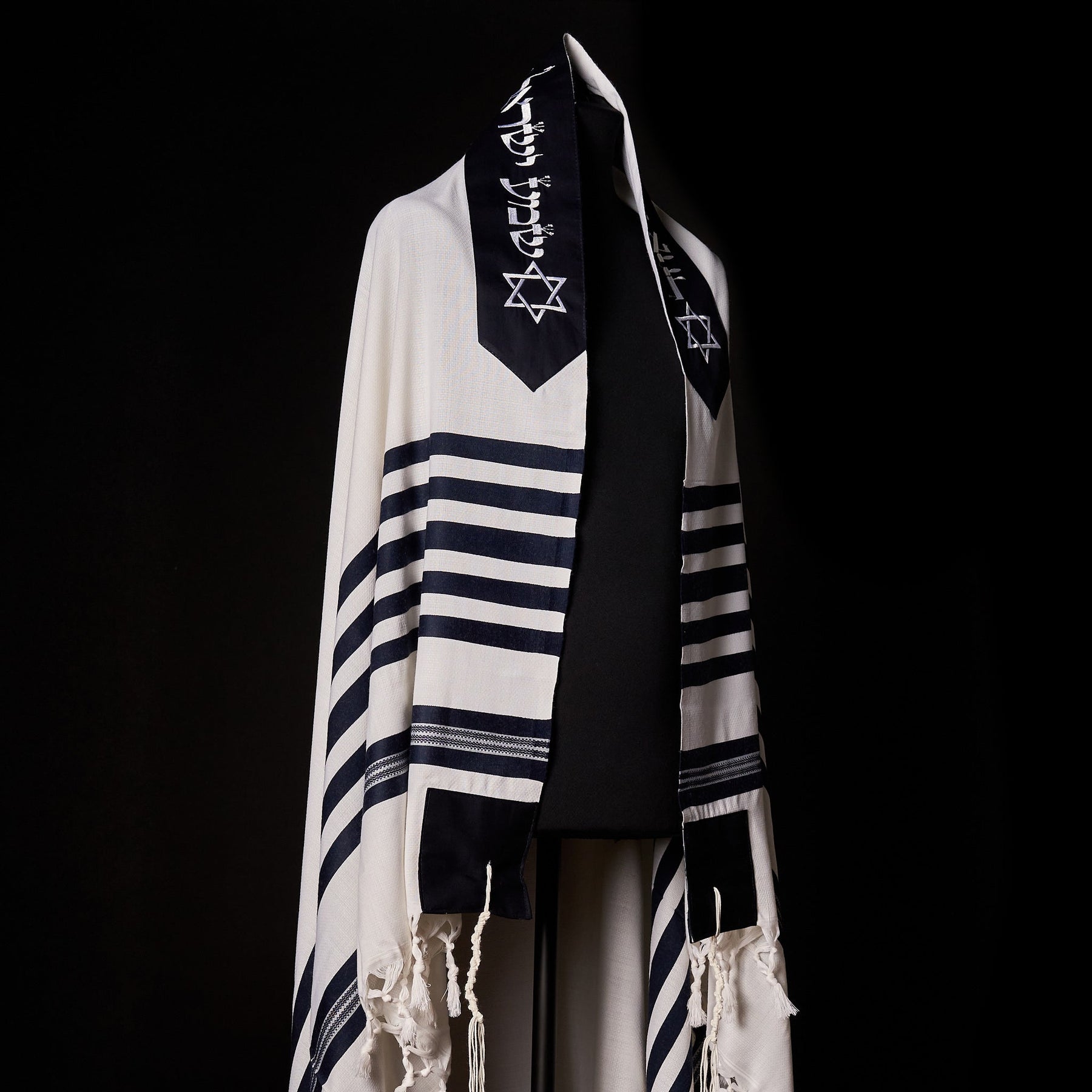 #color_white-and-navy