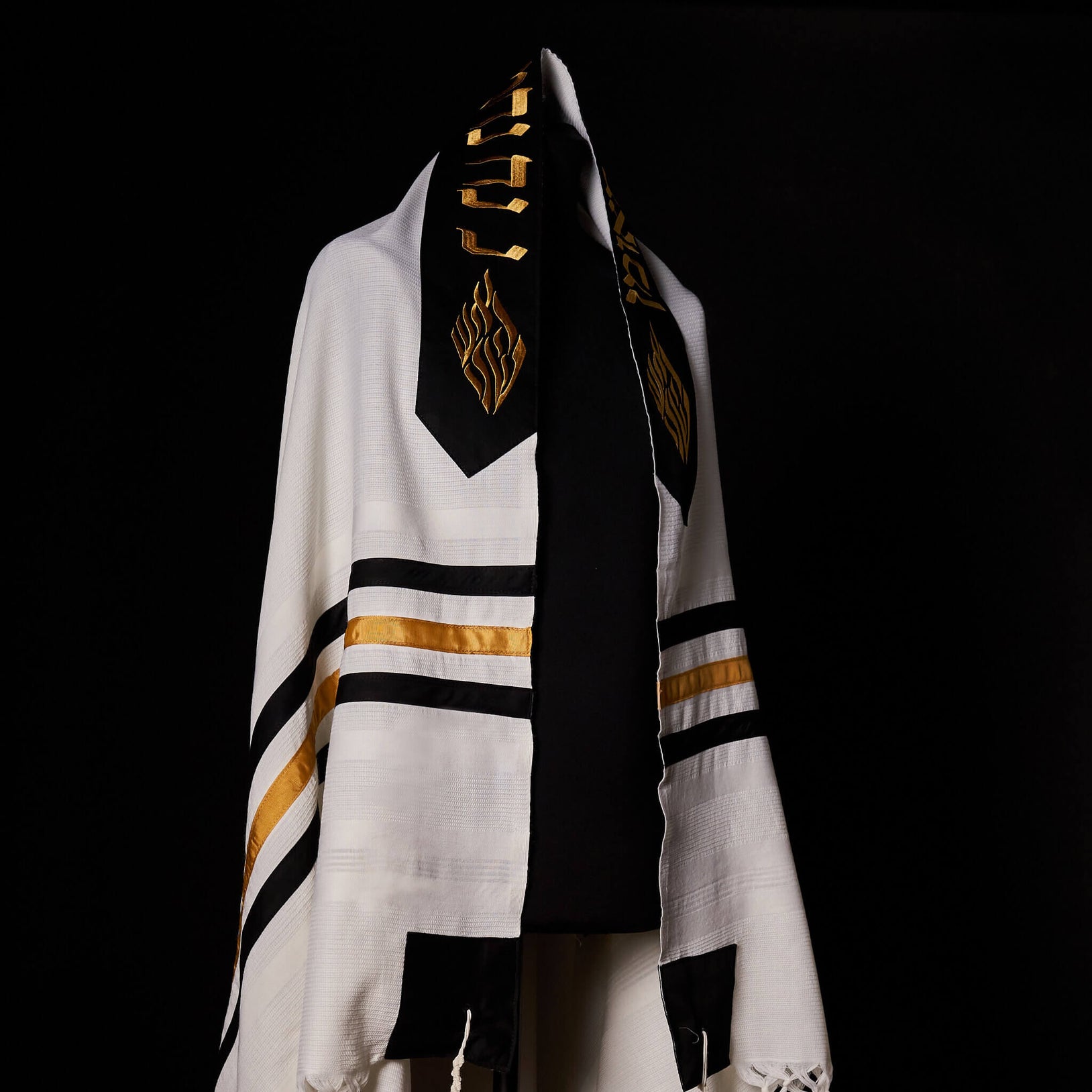 Tallit Nahman Bicolor White & Black Gold
