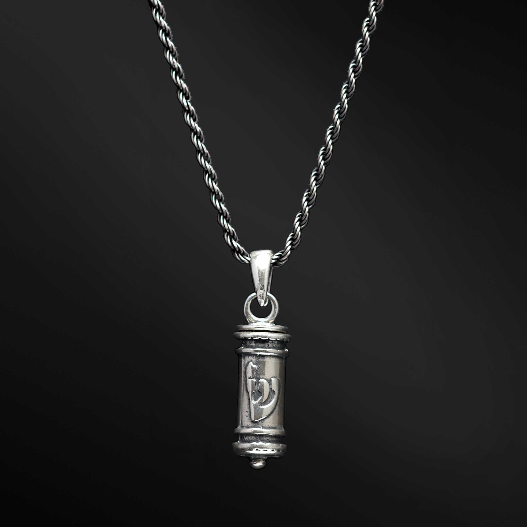 Take a journey back in time with the Saba Retro pendant. Its timeless design and captivating Petek-inspired motif evoke a sense of nostalgia and charm. Embrace the elegance of the past and make a fashion statement with this unique piece that embodies a rich history. Let the Saba Retro pendant be a symbol of your appreciation for timeless beauty and enduring style.