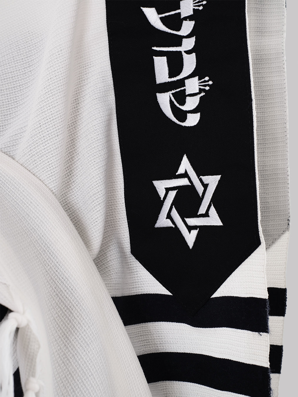 Am Israel Chai Tallit White Black | Luxury Prayer Shawl