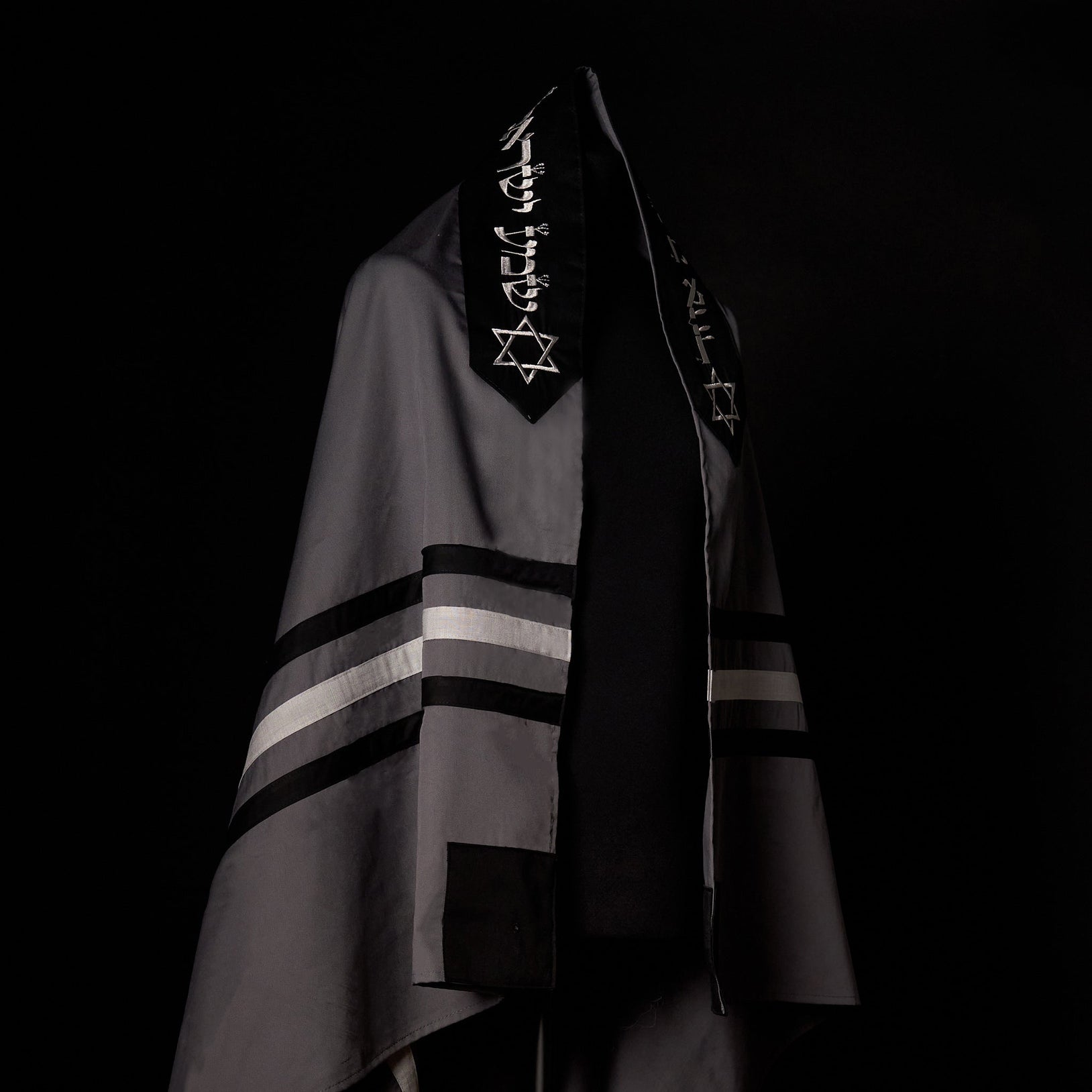 #color_grey-and-black