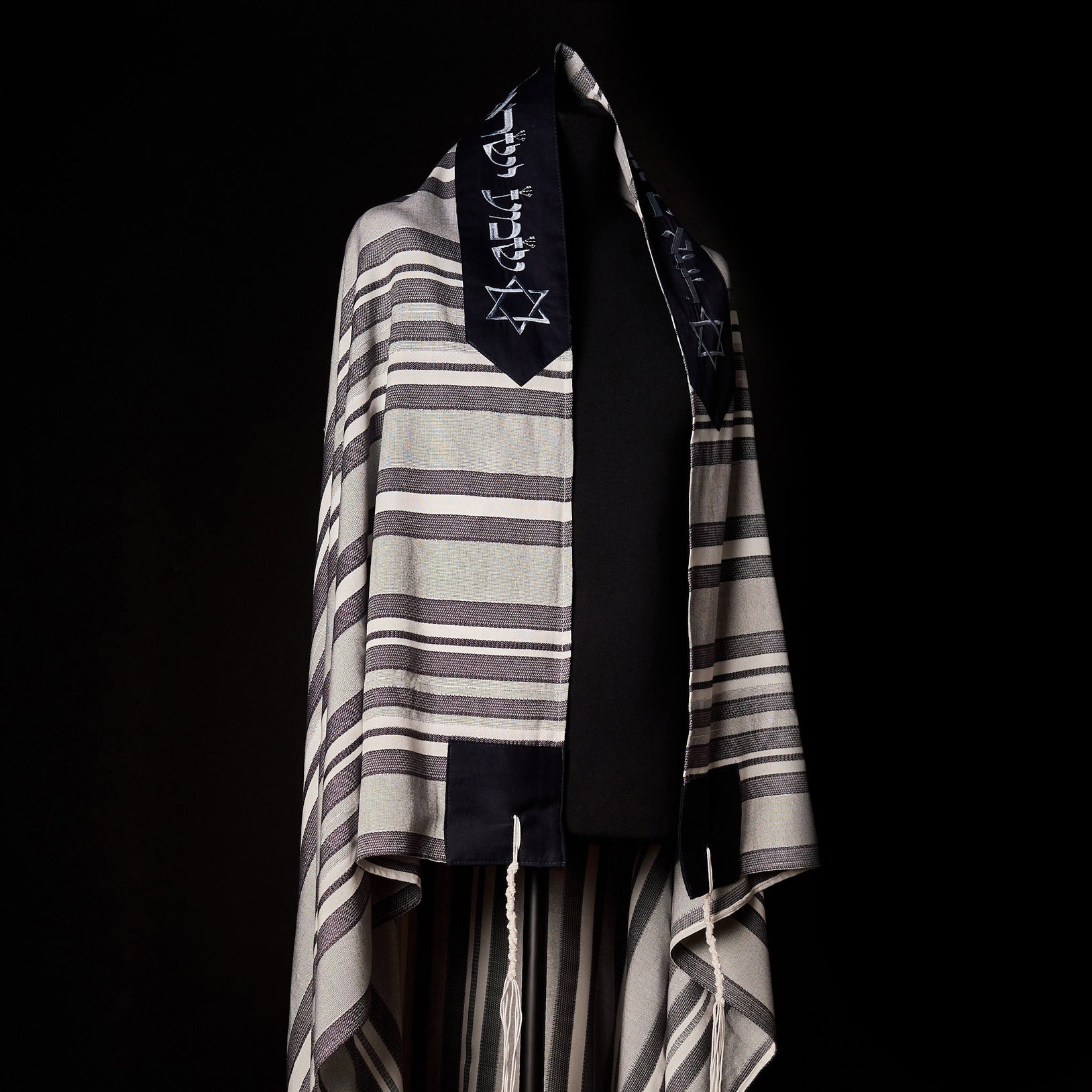 #color_navy-and-grey-stripe