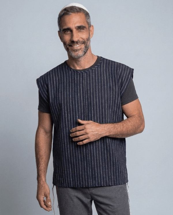 Man wearing tallit katan blue stripes with white tzitzit, Kameart