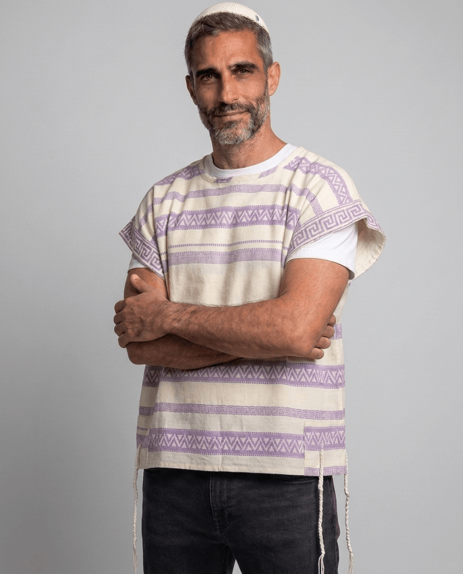 Man wearing tallit katan in purple stripes with white tzitzit, Kameart